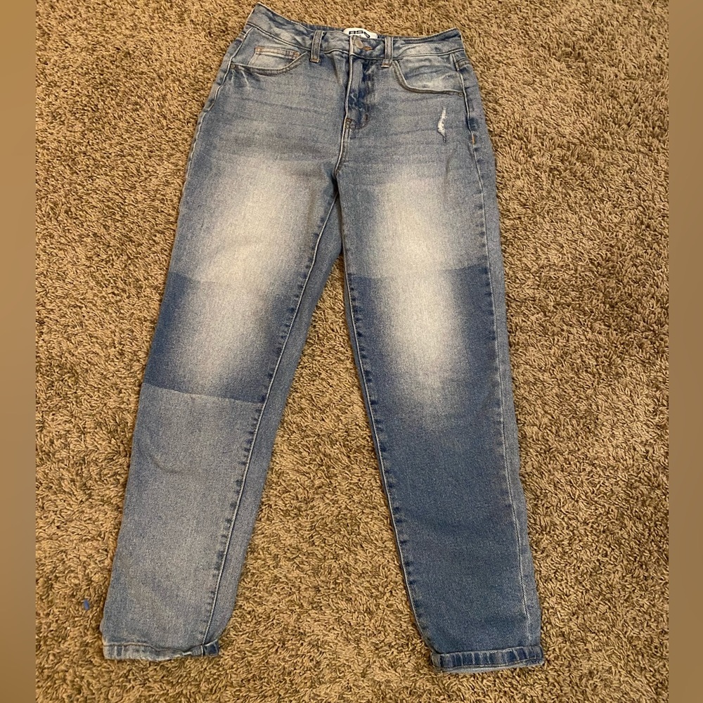 Women’s distressed jeans